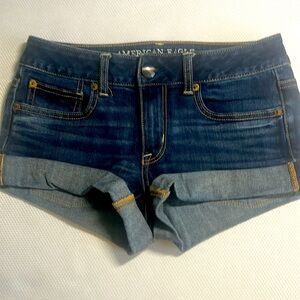 American Eagle Super Stretch Shorts. Size 4